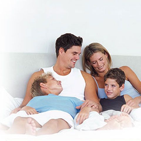 Şeful statului a promulgat Legea pentru instituirea Zilei mamei şi a Zilei tatălui