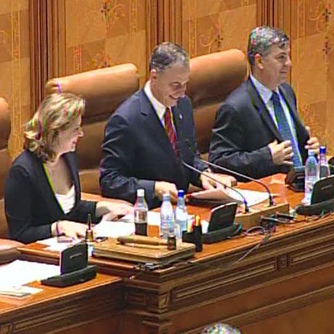Geoană: Guvernul actual este "nelegitim, incompetent în zona economică şi pus pe furat", iar Boc "o ghiulea" pentru Traian Băsescu