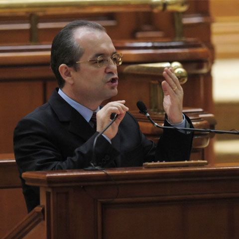 Guvernul Boc a căzut. Moţiunea de cenzură iniţiată de PNL şi UDMR a fost adoptată