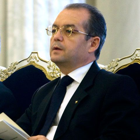 Boc: Guvernul a căzut pentru că a vrut să elimine pensiile parlamentarilor