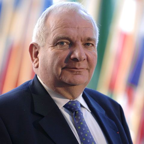 Joseph Daul (PPE): Demiterea guvernului, votată de cei care s-au temut că-şi pierd privilegiile