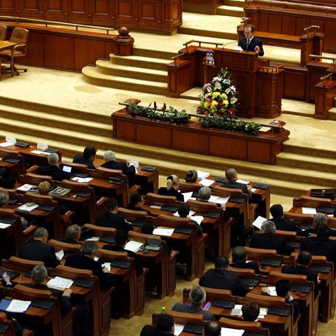 PSD, PNL şi UDMR s-au întâlnit pentru discuţii pe constituirea unei majorităţi \"transparente\"