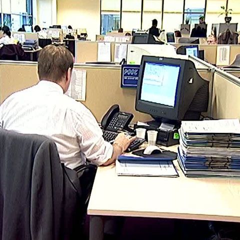 Patronii au dat afară 700.000 de angajaţi, de la începutul crizei, potrivit unui studiu