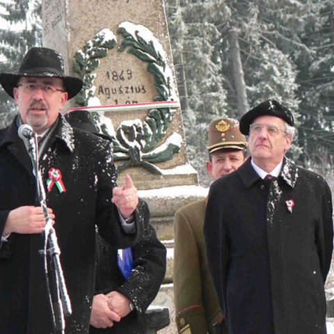 Placa de pe stâlpul funerar de la Pasul Nyerges, ridicat de preşedintele Ungariei, a fost furată