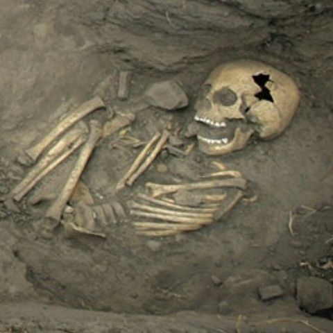 Poltergeist de România: Copiii se joacă cu oasele morţilor într-un parc construit peste un cimitir