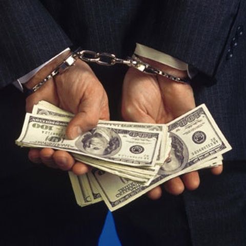 Directorul adjunct al ITM Constanţa prins când lua mită a fost arestat preventiv