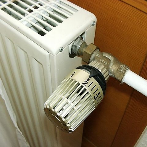 Primarul din Piteşti va contesta decizia de reducere a plafonului de venituri pentru încălzire