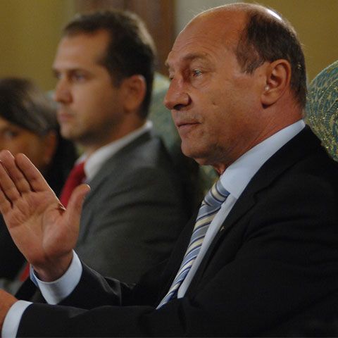 NewsIn: Băsescu le-a spus liderilor de partid că va anunţa astăzi premierul