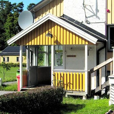 În Suedia, la puşcărie e ca la staţiune, cu teren de fotbal, saună şi solar