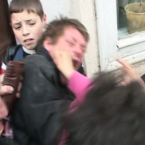 Sute de oameni s-au călcat în picioare, la Galaţi, pentru un pachet cu mâncare 