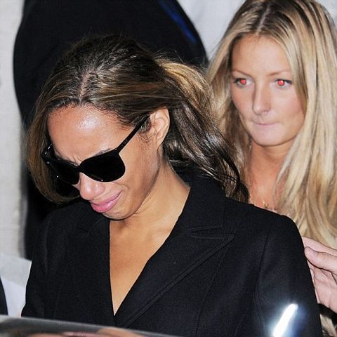 Cântăreaţa Leona Lewis, pocnită în faţă de un fan - VEZI VIDEO