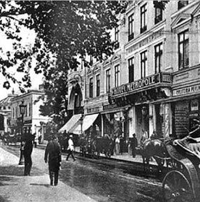 Cum supravieţuiesc buticarii de pe Calea Victoriei, în timp ce magazinele de lux sunt obligate să renunţe?