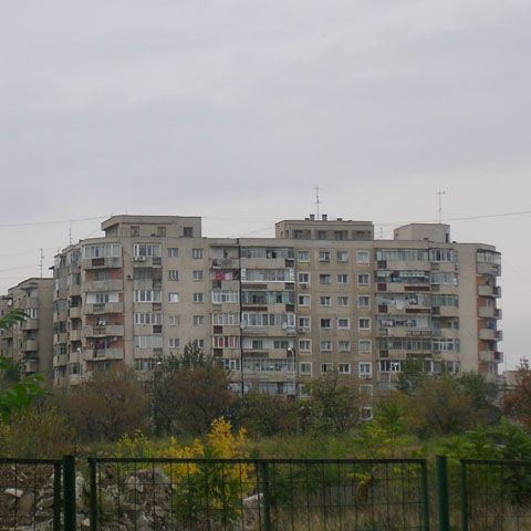 Doar 4% din locuinţele din România sunt declarate ca fiind închiriate. În realitate, rata este de 15-20%