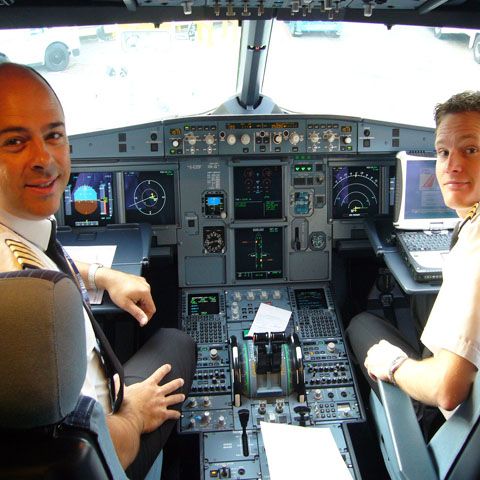 Piloţii de avion cer să poată dormi în timpul zborului