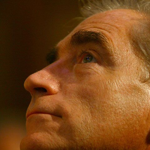 Petre Roman: Nimeni nu şi-a imaginat când am făcut Constituţia că vom avea un preşedinte care-şi va face de cap