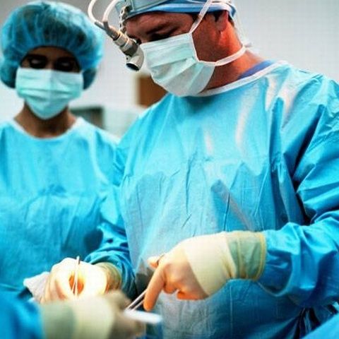 Medicii români pot munci în străinătate pentru un salariu care depășește 2.000 de euro