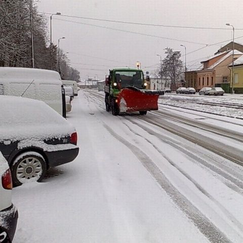 Circulaţia pe DN 73 Piteşti-Câmpulung s-a desfăşurat cu dificultate din cauza zăpezii