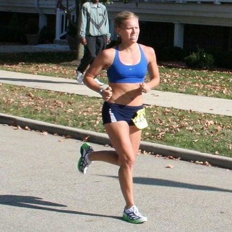 Atletism: Unei maratoniste i-a fost retrasă medalia pentru că a ascultat muzică în timpul cursei