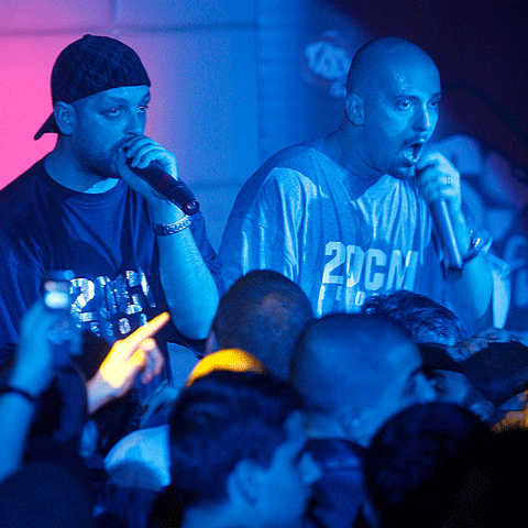 Paraziţii se alătură campaniei "NOI VREM RESPECT". ASCULTĂ PIESA