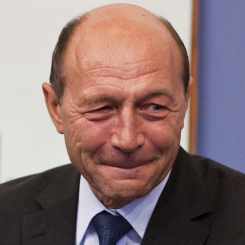 Băsescu spune că a greşit când a declarat că va dizolva Parlamentul pe 7 decembrie