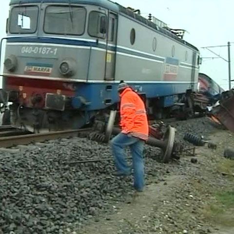 CFR Marfă: Mecanicii sunt vinovaţi pentru accidentul feroviar de sâmbătă dimineaţă