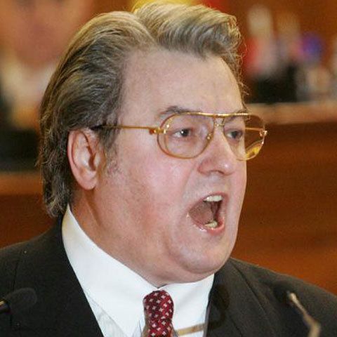 C.V.Tudor îşi lansează candidatura astăzi, la Teatrul Odeon