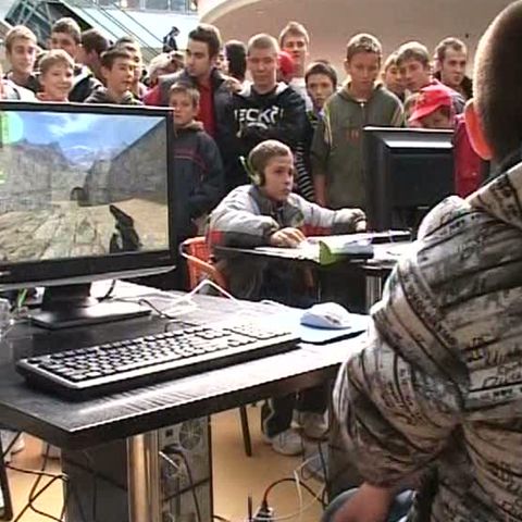 Tinerii din Alba Iulia au participat la un concurs de jocuri pe computer 