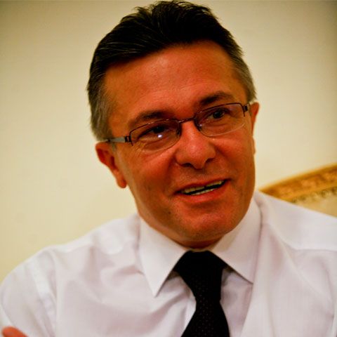 Diaconescu cere Guvernului şi şefului statului să desemneze şi alţi candidaţi de comisar european