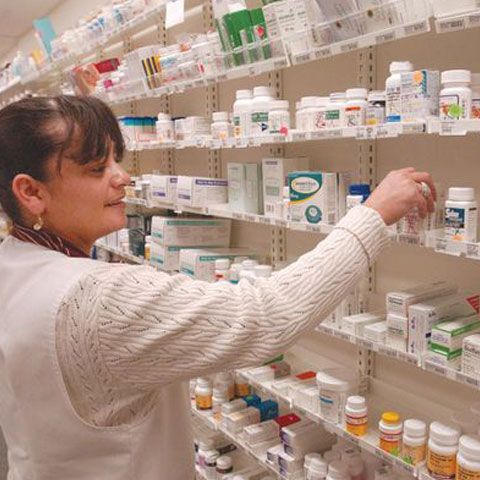 Suprataxarea reduce oferta de medicamente cu o treime 