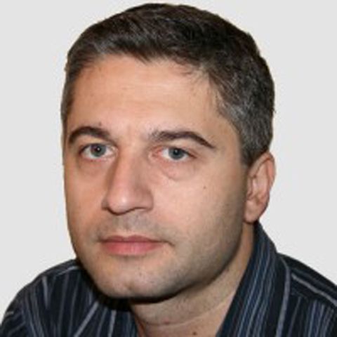 Tudor Muşat: Falsa discuţie despre Constituţie