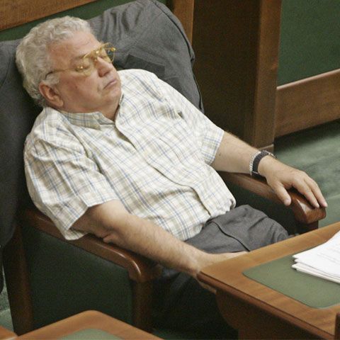 Ministerul Apărării, Internele, şmenurile şi prefecţii - cele mai de încredere instituţii printre politicieni