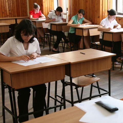 Programa este deja axată pe competenţe, spun specialiştii care elaborează subiectele de bacalaureat