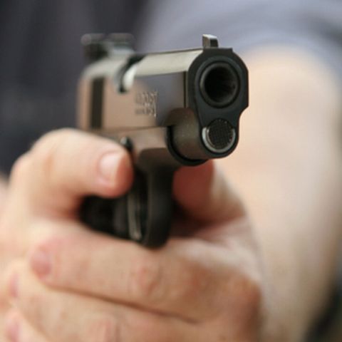 Controlor de autobuz din Iaşi, ameninţat cu arma de prietenii unui bărbat prins fără bilet