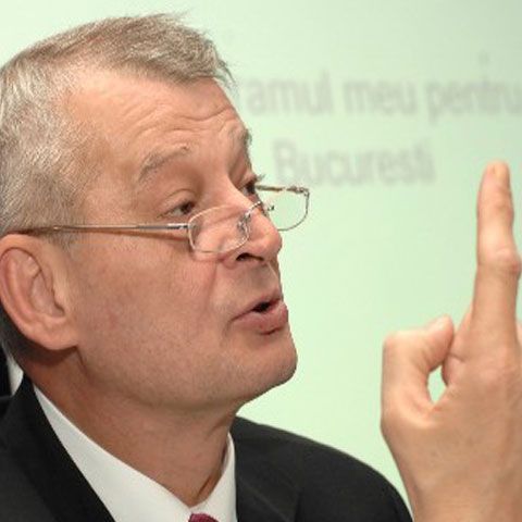 Oprescu: Băsescu nu trebuie subestimat. În turul al doilea l-ar bate pe Geoană cu 5-0