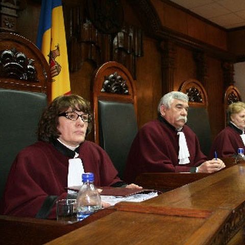 Curtea Constituţională a amânat pentru 28 octombrie discuţiile privind sesizarea liberalilor pe Legea educaţiei