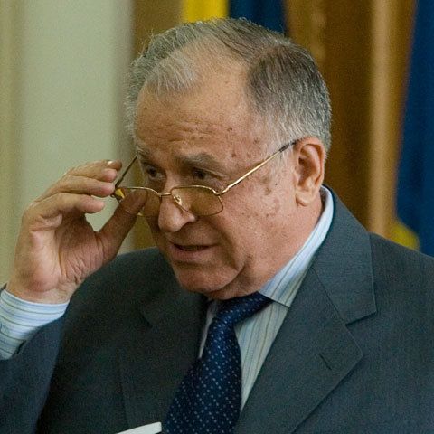 Ion Iliescu: Se transferă ştafeta spre Geoană