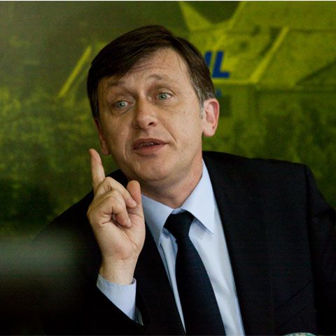 Antonescu i-ar propune pe Patriciu premier şi pe Petre Roman comisar european