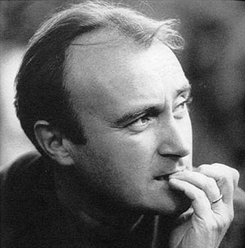 Phil Collins nu îşi mai simte mâinile