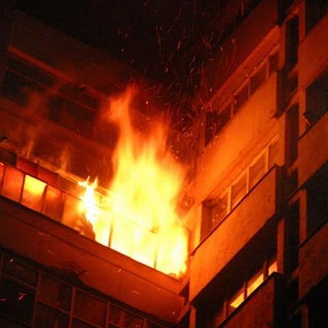 Incendiu la Târgu Neamţ - VEZI IMAGINI