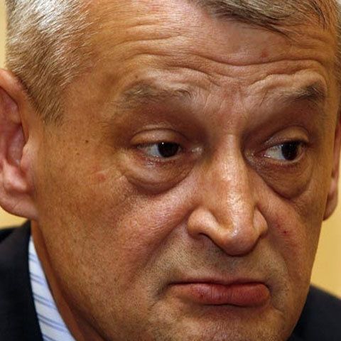 Oprescu, la depunerea candidaturii: Cred cu tărie că oamenii independenţi sunt foarte mulţi în ţară