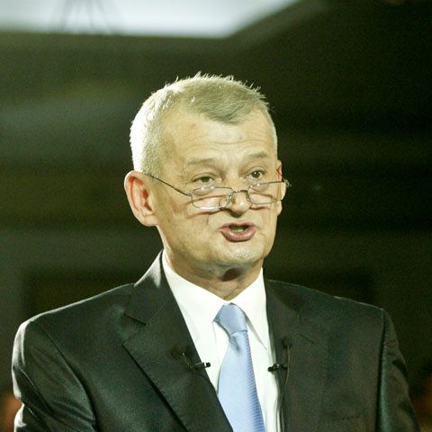 Băsescu şi Oprescu, înţepături cu presa în prima zi de campanie