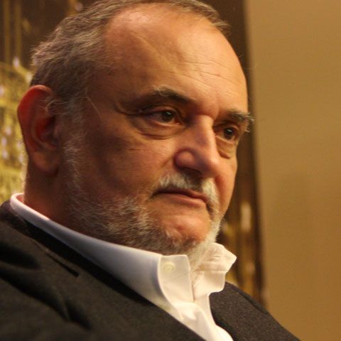 Patriciu: Contribuţiile sociale ar trebui reduse la jumătate permanent şi se poate!