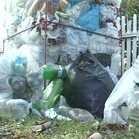 În comunele din judeţul Vrancea, oamenii au fost învăţaţi să depoziteze selectiv gunoiul 