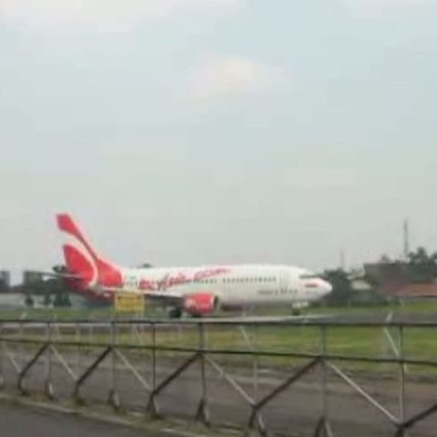 Un copil va putea zbura toată viaţa gratis cu avioanele AirAsia 