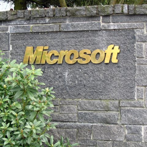 Microsoft a afişat un profit trimestrial peste estimări, pe fondul reducerii cheltuielilor