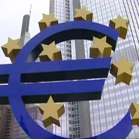 Românii, la coadă şi din cauza pensiilor private