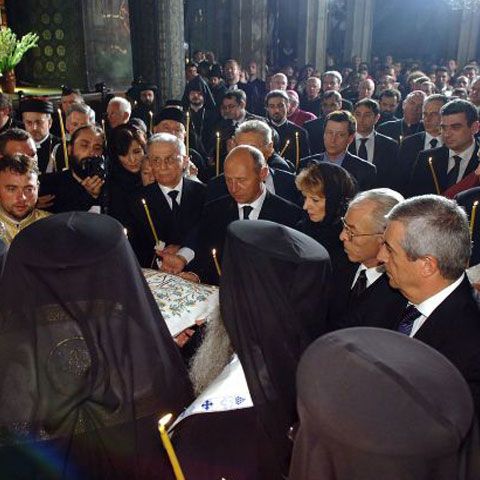 Parteneriatul politică - biserică, o afacere prosperă de 20 de ani, căreia îi sunt alocate peste 100 de milioane de euro