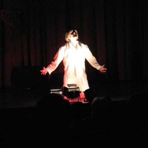 Actorii români care vor participa la Festivalul Naţional de Teatru nu vor primi onorarii