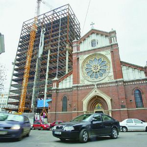 Bisericile catolice din Capitală vor trage clopotele până la oprirea lucrărilor la Cathedral Plaza