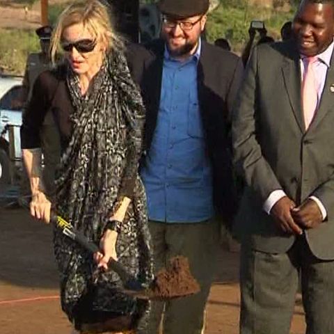 Madonna a dat cu sapa în Malawi!